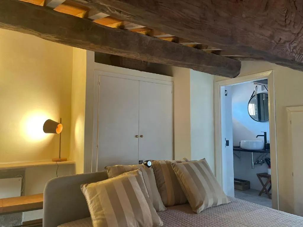 דירות מונטמראנו La Contessa Tower House