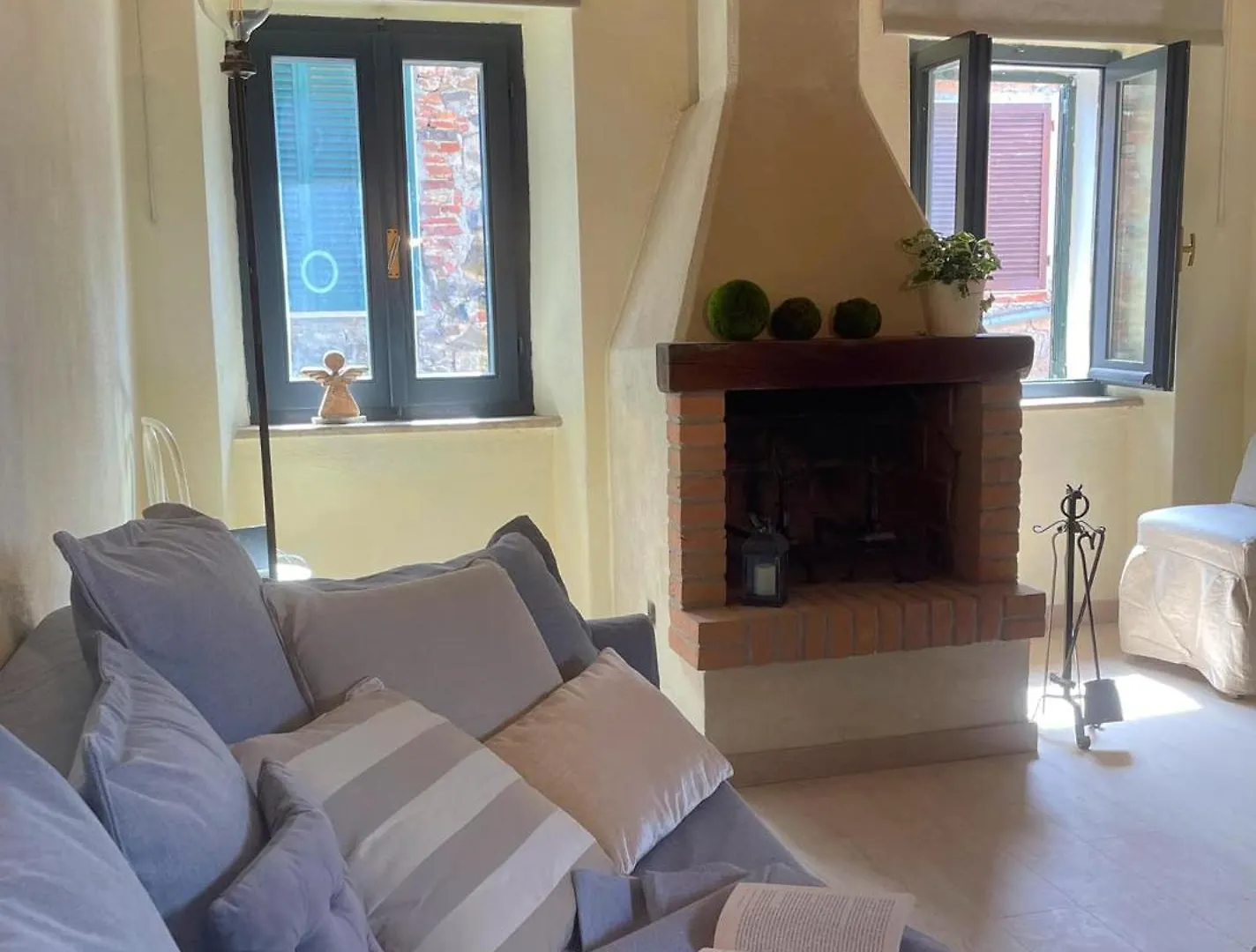 דירות מונטמראנו La Contessa Tower House