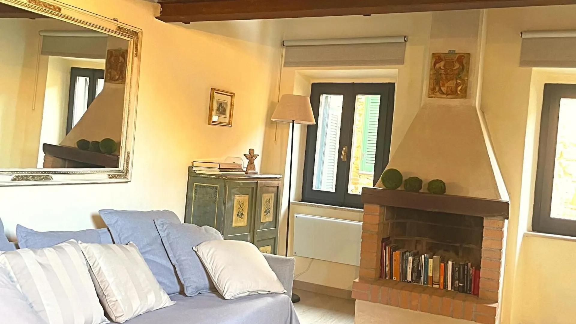 דירות מונטמראנו La Contessa Tower House